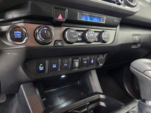 Used 2023 Toyota Tacoma TRD Off-Road w/ Technology Package AWD/4WD image 29