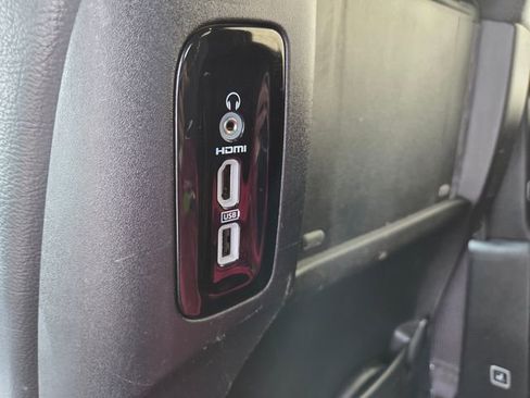 Used 2020 Chrysler Pacifica Touring-L Plus w/ Advanced Safetytec Group FWD image 36