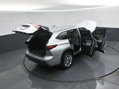 Used 2023 Toyota Highlander Limited image 63