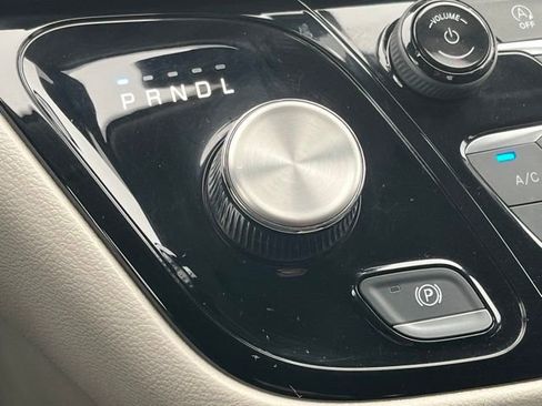 Used 2023 Chrysler Voyager LX image 15