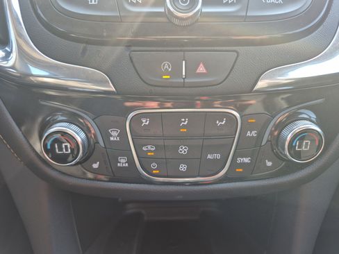 Used 2023 Chevrolet Equinox Premier image 23