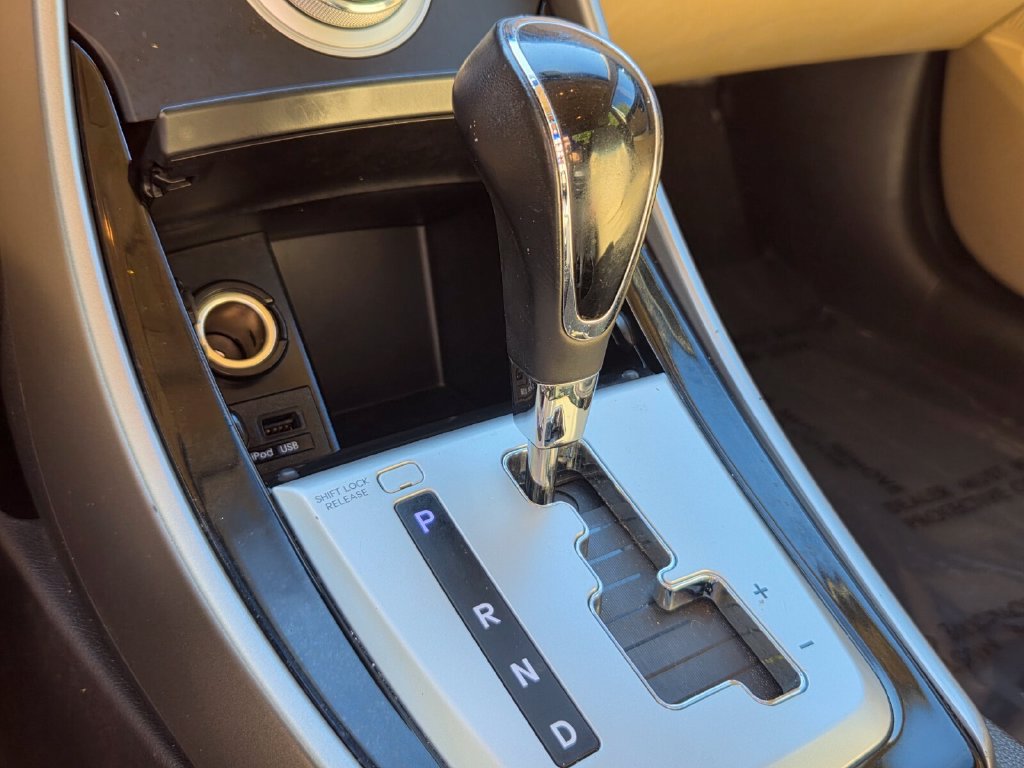 Used 2012 Hyundai Elantra Limited w/ Technology Pkg 5 FWD image 19
