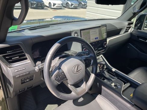 Certified 2024 Lexus GX 550 w/ Accessory Package (Z1) image 17