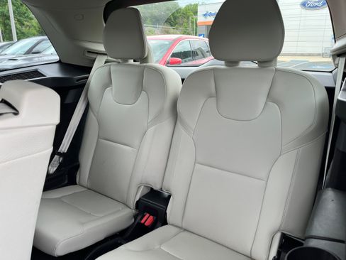 Used 2023 Volvo XC90 B6 Plus AWD/4WD image 13