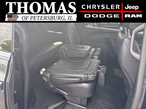 Used 2020 Chrysler Pacifica Touring-L FWD image 25