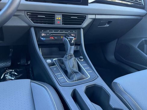 Used 2025 Volkswagen Jetta SE image 41