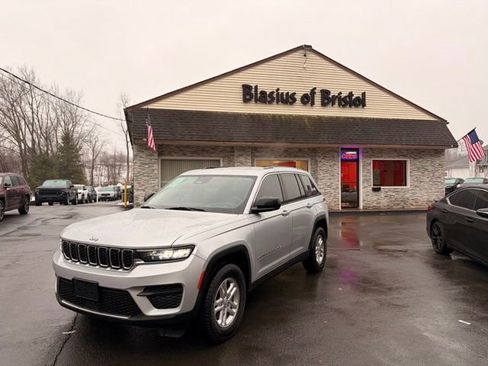 Used 2022 Jeep Grand Cherokee Laredo w/ Luxury Tech Group I image 1