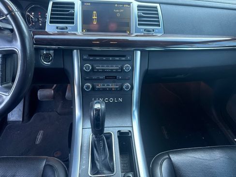 Used 2010 Lincoln MKS AWD image 21