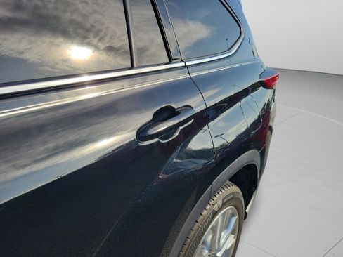 Used 2020 Toyota Highlander Limited FWD image 27
