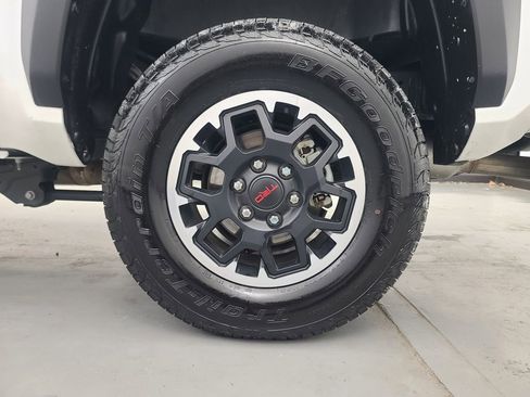 Used 2025 Toyota Tacoma TRD Off-Road image 12