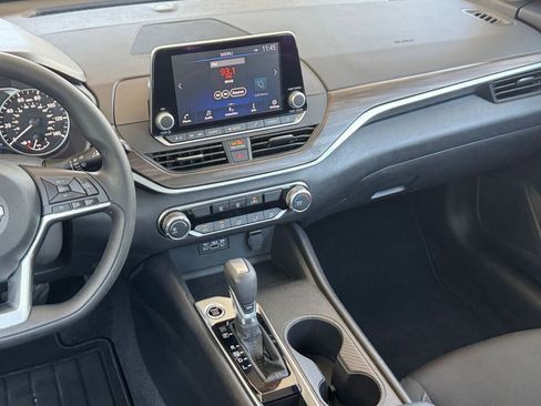 Used 2025 Nissan Altima 2.5 SV FWD image 20