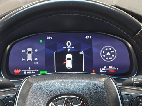 Used 2023 Toyota Venza Limited image 21