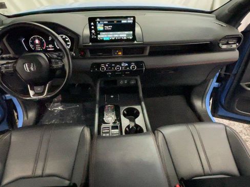 Used 2025 Honda Pilot TrailSport image 26