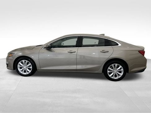 Used 2025 Chevrolet Malibu LT FWD image 2