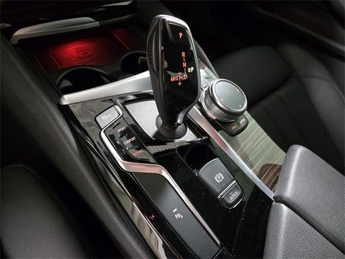 Used 2019 BMW 530i w/ Convenience Package image 38