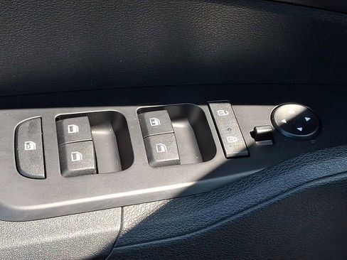 Used 2025 Kia Sportage LX image 19