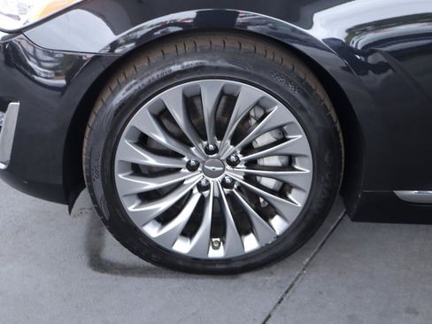 Used 2018 Genesis G90 3.3T Premium RWD image 12