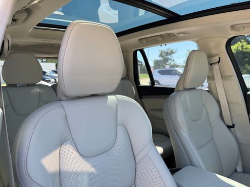 Certified 2024 Volvo XC90 B6 Ultimate w/ Lounge Package AWD/4WD image 11