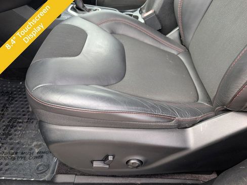 Used 2018 Jeep Cherokee Trailhawk w/ Cold Weather Group image 15