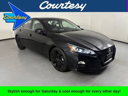 Used 2022 Nissan Altima 2.5 SR w/ Midnight Edition Package