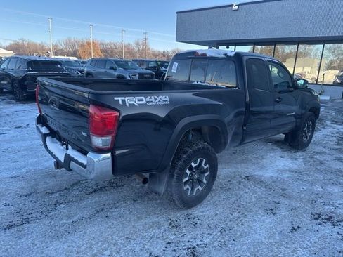 Used 2016 Toyota Tacoma TRD Off-Road image 10
