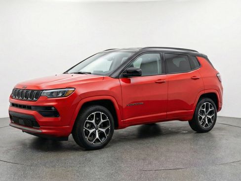 Used 2025 Jeep Compass Limited AWD/4WD image 3