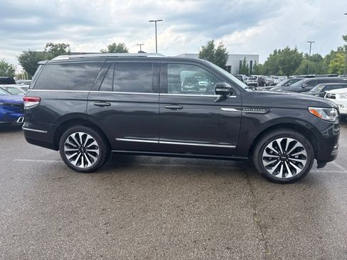Used 2023 Lincoln Navigator Reserve AWD/4WD image 4