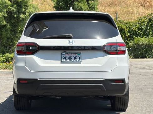 Certified 2024 Honda Pilot LX image 5