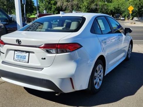 Used 2022 Toyota Corolla LE FWD image 3
