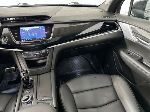 Used 2024 Cadillac XT6 Sport w/ LPO, ONYX Package image 29