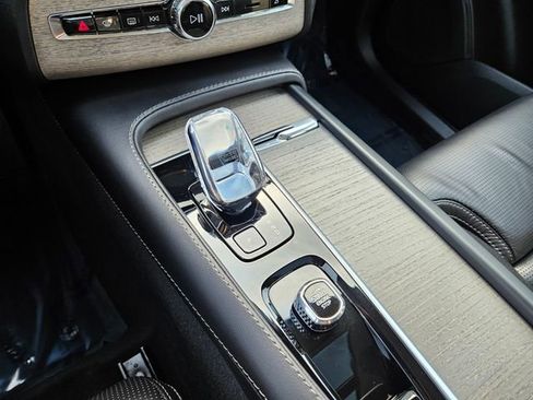 Certified 2024 Volvo XC90 T8 Ultimate AWD/4WD image 25