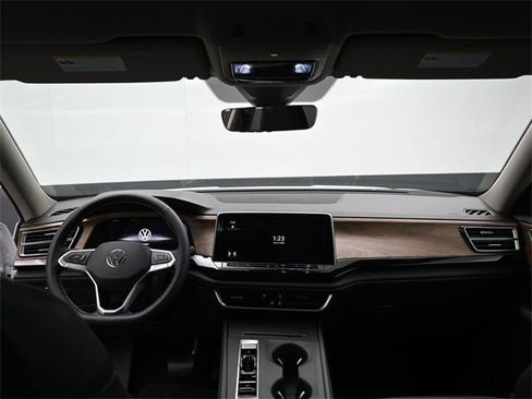 New 2026 Volkswagen Atlas SE image 10