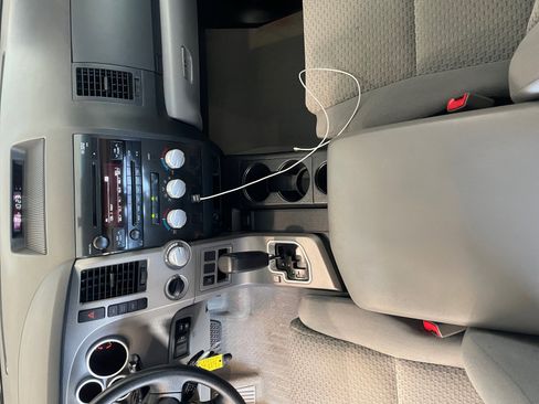 Used 2010 Toyota Tundra 4x4 Double Cab image 15