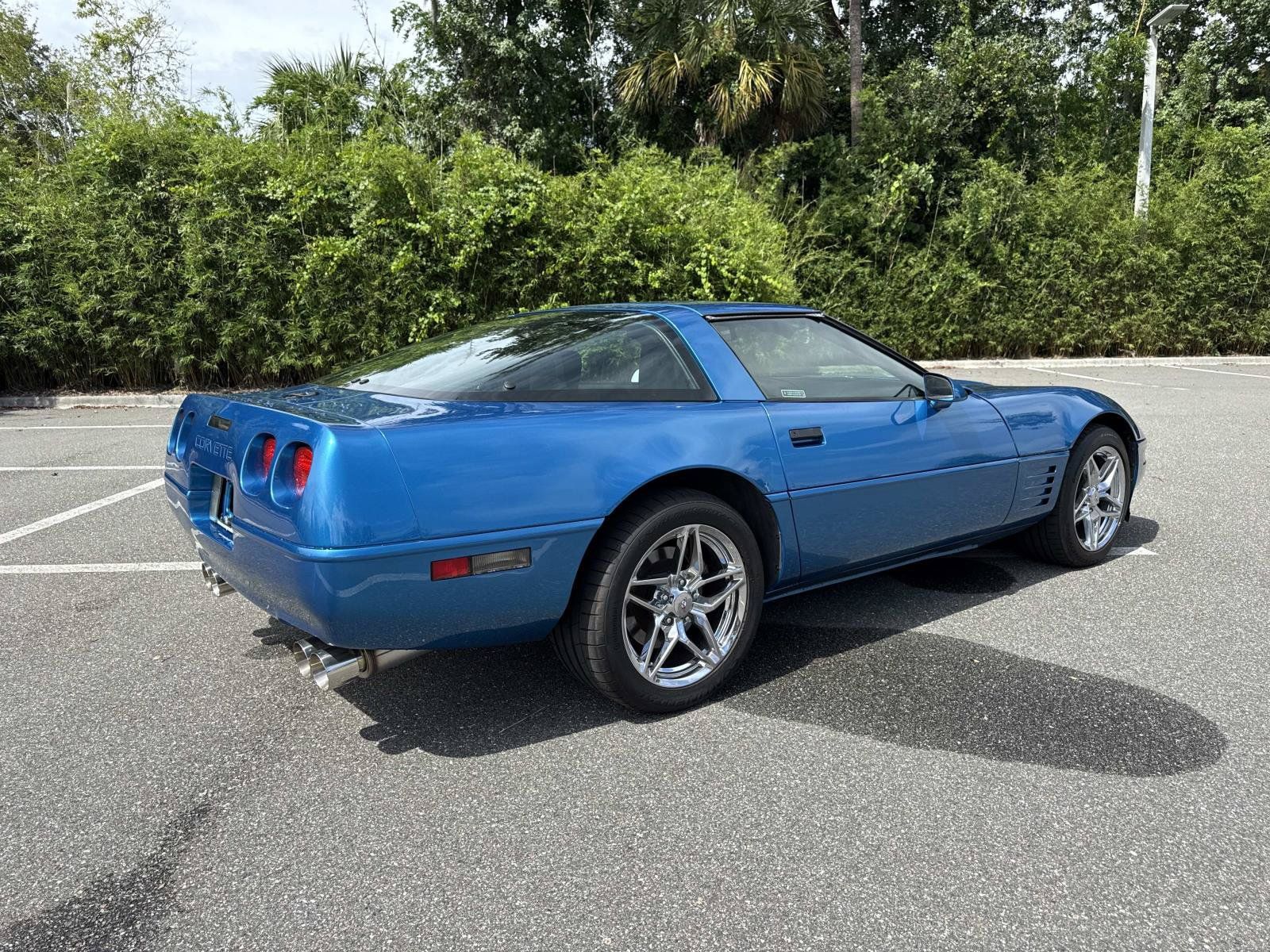 Used 1993 Chevrolet Corvette Coupe RWD image 3