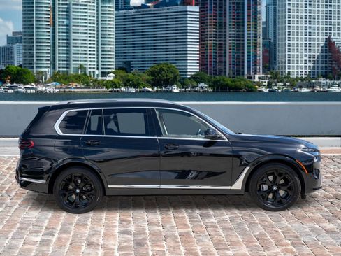 Used 2024 BMW X7 xDrive40i w/ Premium Package AWD/4WD image 4