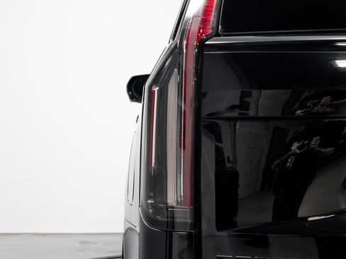 Used 2022 Cadillac Escalade Sport w/ Touring Package AWD/4WD image 49