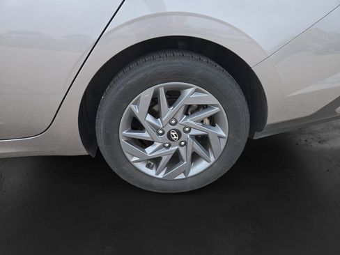 Used 2024 Hyundai Elantra SEL FWD image 13