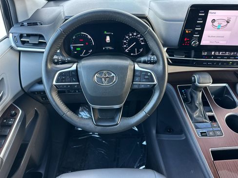 Used 2023 Toyota Sienna XLE image 15
