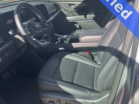 Used 2025 Chevrolet Traverse LT image 10