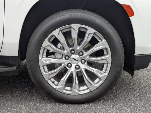 Used 2022 Chevrolet Suburban Premier image 9