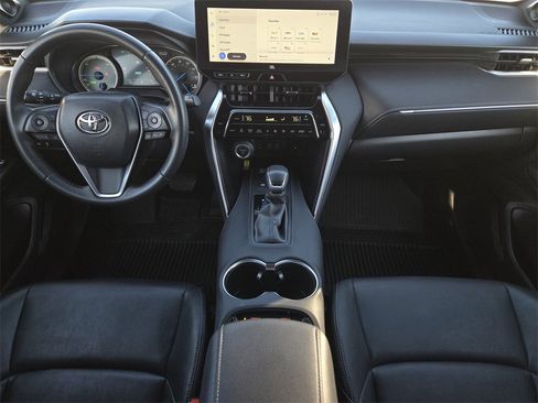 Used 2023 Toyota Venza XLE image 27