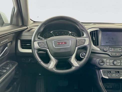 Used 2024 GMC Terrain SLT image 17