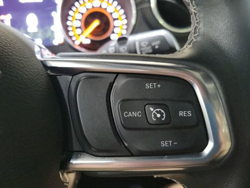 Used 2018 Jeep Wrangler Unlimited Sahara AWD/4WD image 16