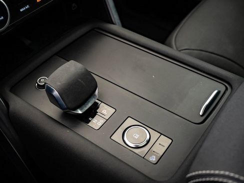 Used 2023 Land Rover Discovery S R-Dynamic image 32