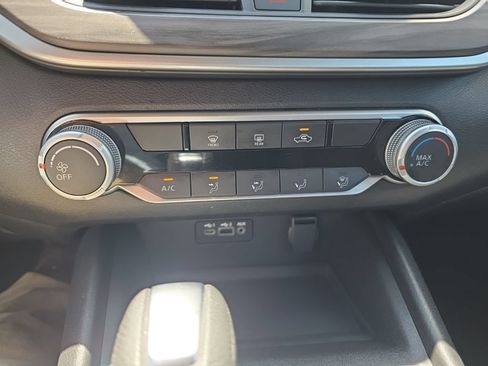 Used 2025 Nissan Altima 2.5 SV FWD image 21