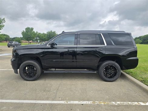 Used 2019 Chevrolet Tahoe LT w/ LT Signature Package AWD/4WD image 3