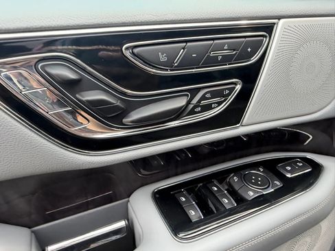 Used 2019 Lincoln Navigator Reserve AWD/4WD image 13