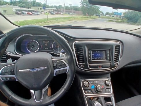 Used 2016 Chrysler 200 Limited w/ Convenience Group image 20