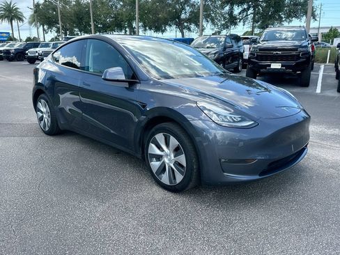Used 2021 Tesla Model Y Long Range AWD/4WD image 3
