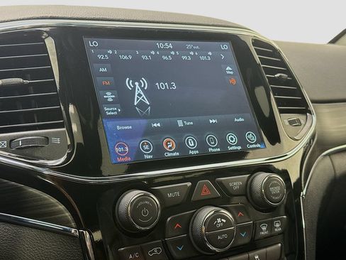 Used 2020 Jeep Grand Cherokee Limited AWD/4WD image 17
